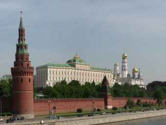 Вид на Московский кремь с Большого каменного моста. Изображение с сайта wikimedia.org