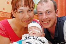 Никола и Доминик Делемер с сыном Альфи, фото с сайта www.dailymail.co.uk
