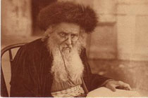 Пожилой раввин-ашкенази, фото С.Наринского, Иерусалим, 1921 год (website-analyst.co.il)