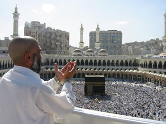 Паломники в мечети Аль-Харам. Фото с сайта whyislam.org