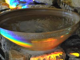 Австрийские ученые обнаружили опасность святой воды Holy-water-font_340x255