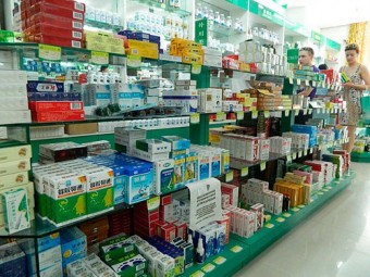 Путин поручил правительству отчитываться о ценах на лекарства и контролировать их качество