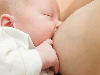 Как помочь молодым мамам кормить детей грудью, и будут ли от этого их дети умнее?