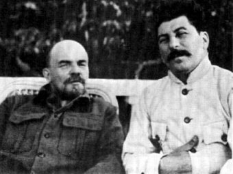 Владимир Ленин (слева) и Иосиф Сталин. Кадр из документального фильма канала Discovery "The Secret Lenin"